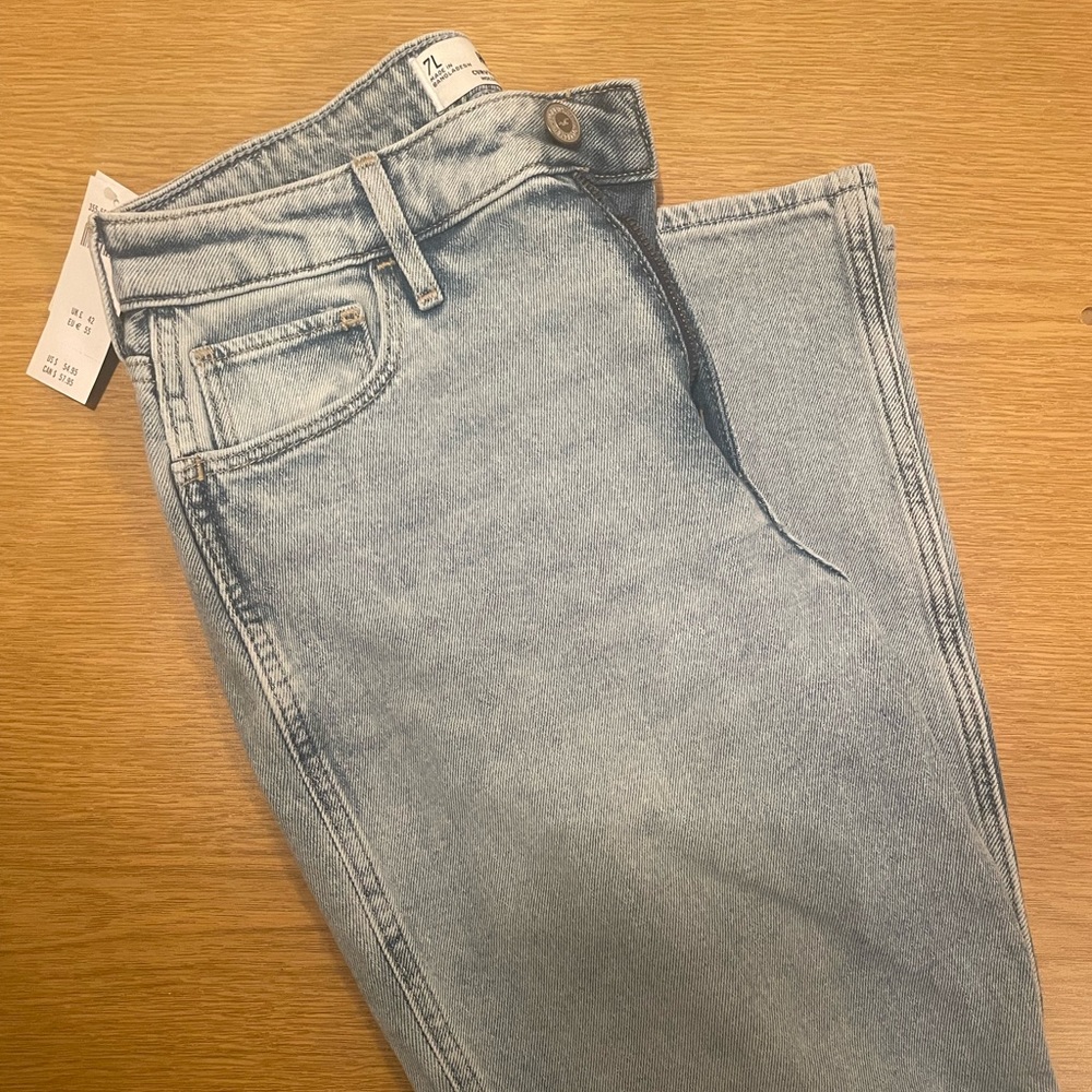 Hollister Curvy High-Rise Mom Jeans — NWT